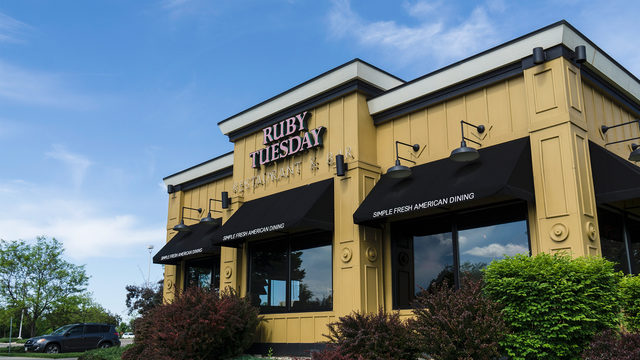 Mother bummed she didn’t get a call from her son on Mother’s Day, so she went out to eat by herself. The staff noticed — and gave her the best Mother’s Day ever