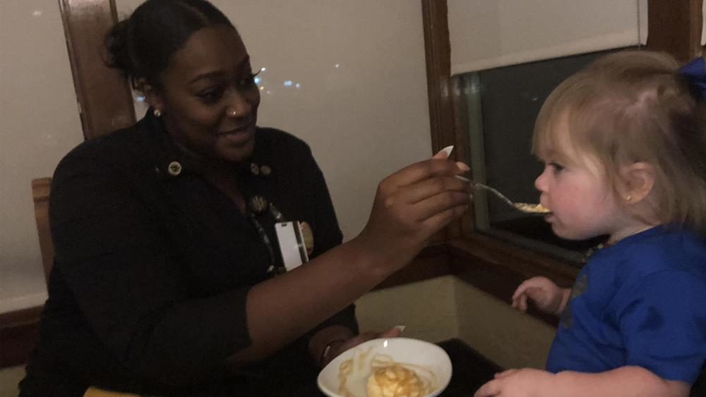 north carolina waitress helps mom have quiet dinner feeds womans toddler at olive garden fox13 - Olive Garden Clarksville Tn north carolina waitress helps mom have quiet dinner feeds womans toddler at olive garden fox13 - Olive Garden Clarksville Tn