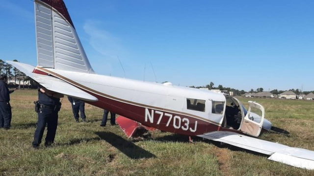 Pilot suffers minor injuries after single-engine plane crashes near Houston-area highway - WSB Atlanta